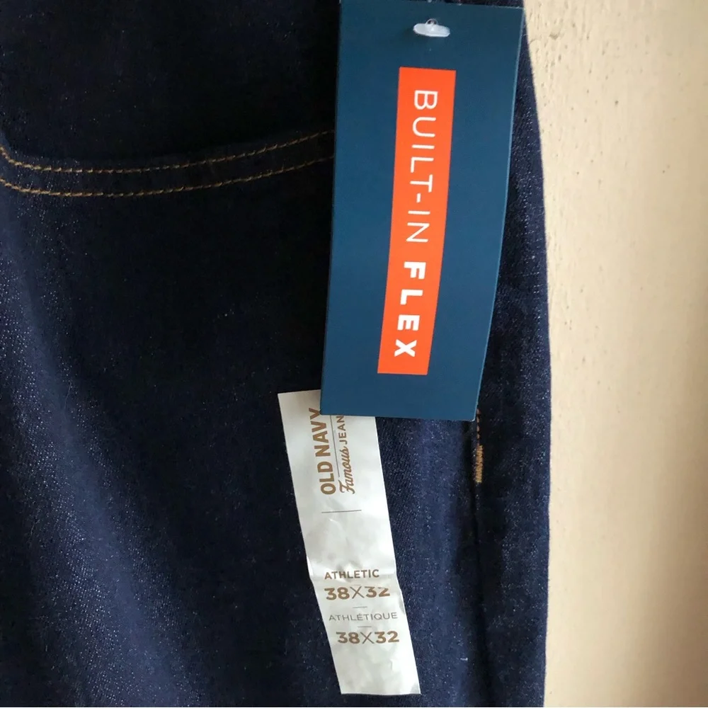 Old Navy Dark Wash Athletic Cut Straight Leg Jeans w/ Built in Flex. W38 x L32
